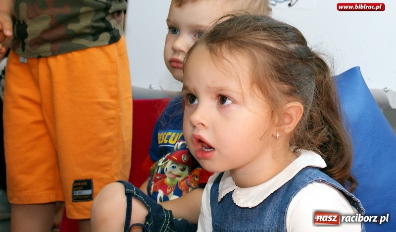 Zdjęcie w galerii na portalu naszraciborz.pl: Wesoła zabawa z Mądrą Myszą w bibliotece na Ostrogu  wiadomości z regionu