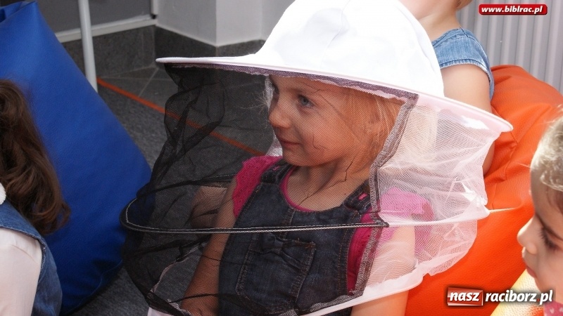 Zdjęcie w galerii na portalu naszraciborz.pl: Wesoła zabawa z Mądrą Myszą w bibliotece na Ostrogu  wiadomości z regionu