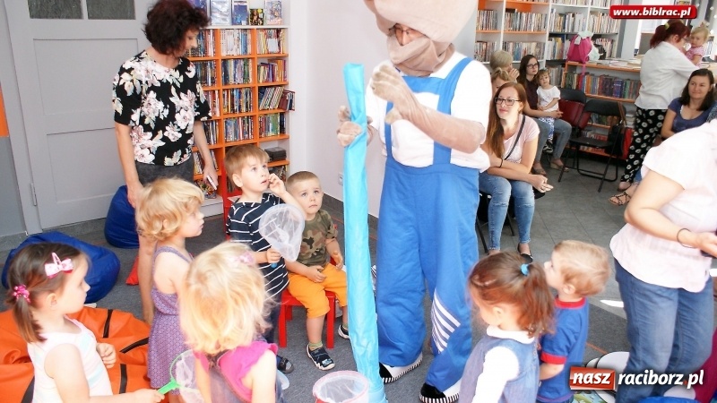 Zdjęcie w galerii na portalu naszraciborz.pl: Wesoła zabawa z Mądrą Myszą w bibliotece na Ostrogu  wiadomości z regionu