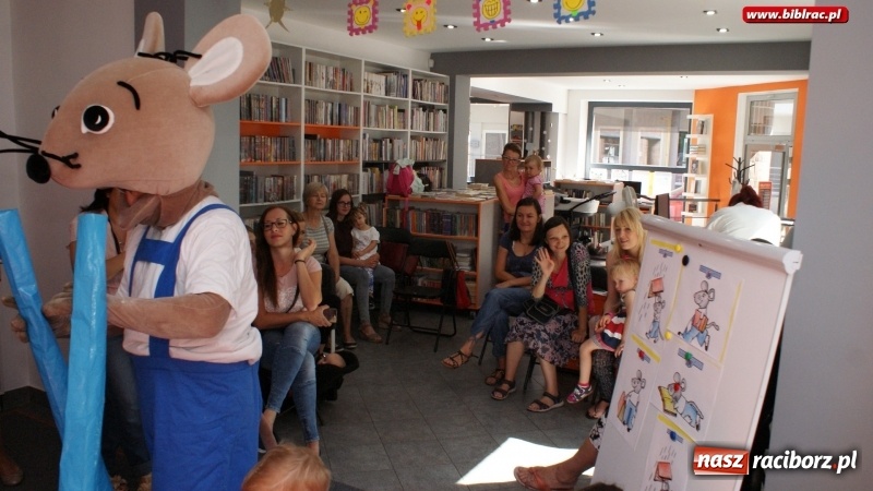 Zdjęcie w galerii na portalu naszraciborz.pl: Wesoła zabawa z Mądrą Myszą w bibliotece na Ostrogu  wiadomości z regionu