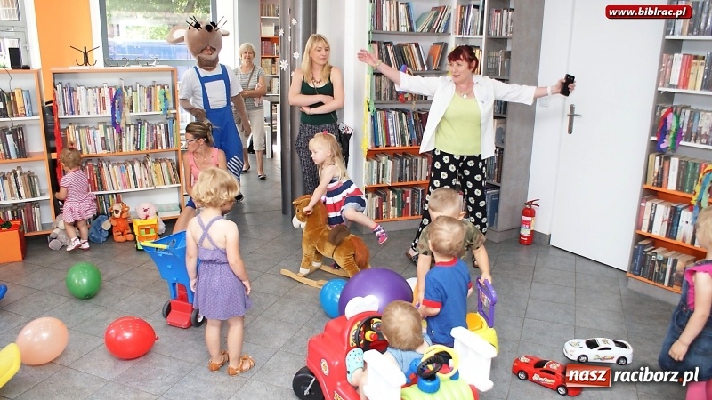 Zdjęcie w galerii na portalu naszraciborz.pl: Wesoła zabawa z Mądrą Myszą w bibliotece na Ostrogu  wiadomości z regionu