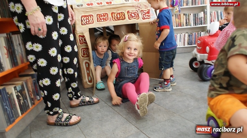 Zdjęcie w galerii na portalu naszraciborz.pl: Wesoła zabawa z Mądrą Myszą w bibliotece na Ostrogu  wiadomości z regionu