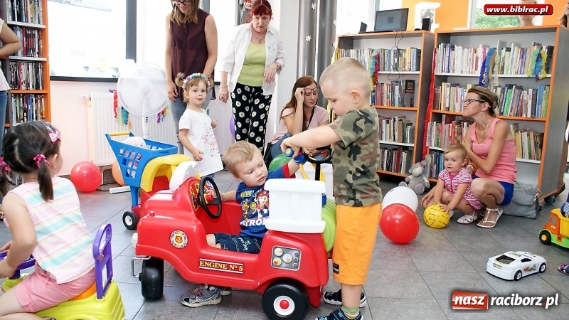 Zdjęcie w galerii na portalu naszraciborz.pl: Wesoła zabawa z Mądrą Myszą w bibliotece na Ostrogu  wiadomości z regionu