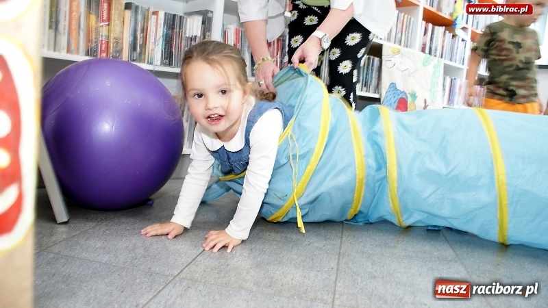 Zdjęcie w galerii na portalu naszraciborz.pl: Wesoła zabawa z Mądrą Myszą w bibliotece na Ostrogu  wiadomości z regionu