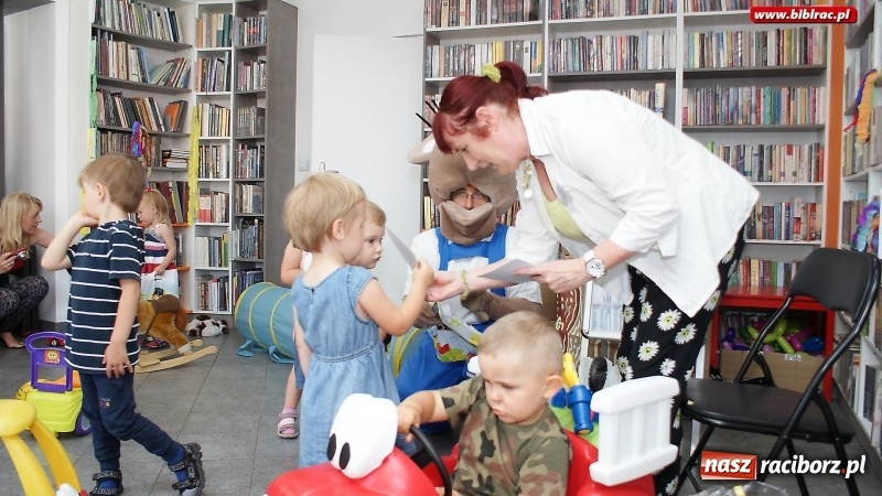 Zdjęcie w galerii na portalu naszraciborz.pl: Wesoła zabawa z Mądrą Myszą w bibliotece na Ostrogu  wiadomości z regionu