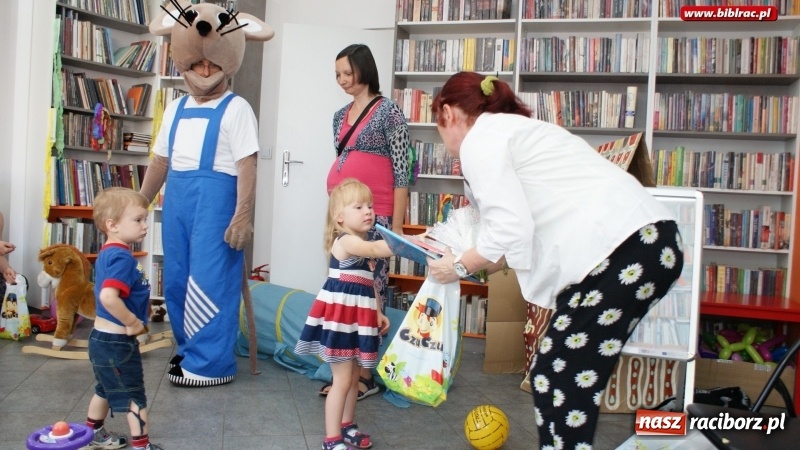 Zdjęcie w galerii na portalu naszraciborz.pl: Wesoła zabawa z Mądrą Myszą w bibliotece na Ostrogu  wiadomości z regionu