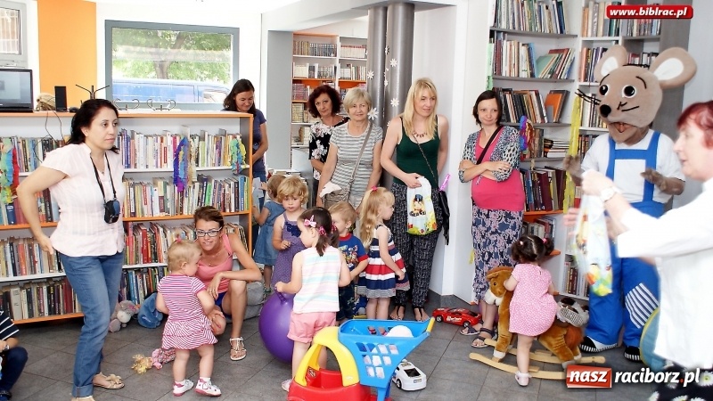 Zdjęcie w galerii na portalu naszraciborz.pl: Wesoła zabawa z Mądrą Myszą w bibliotece na Ostrogu  wiadomości z regionu