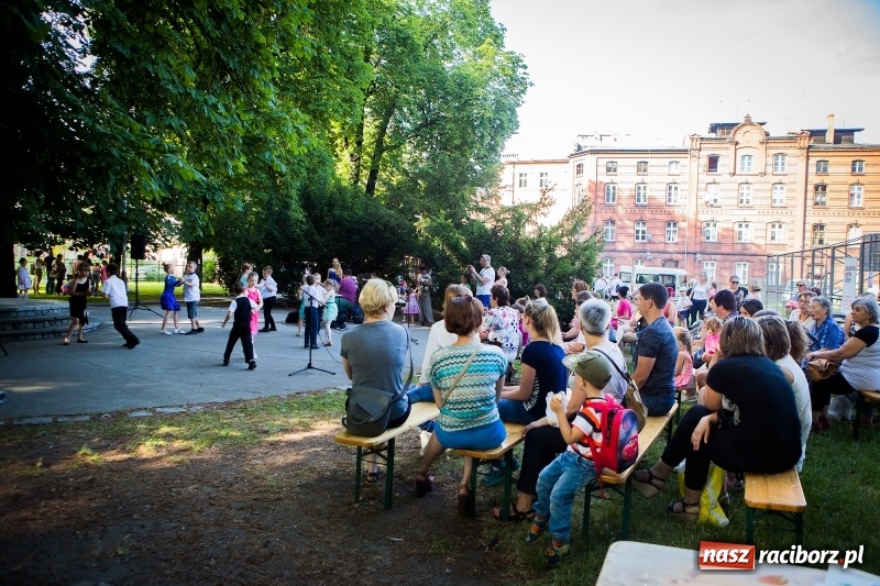 Zdjęcie w galerii na portalu naszraciborz.pl: Piknik inaugurujący założenie ogródka społecznego w parku jordanowskim wiadomości z regionu