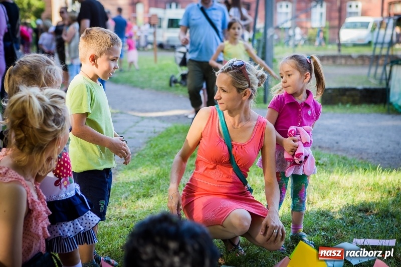 Zdjęcie w galerii na portalu naszraciborz.pl: Piknik inaugurujący założenie ogródka społecznego w parku jordanowskim wiadomości z regionu