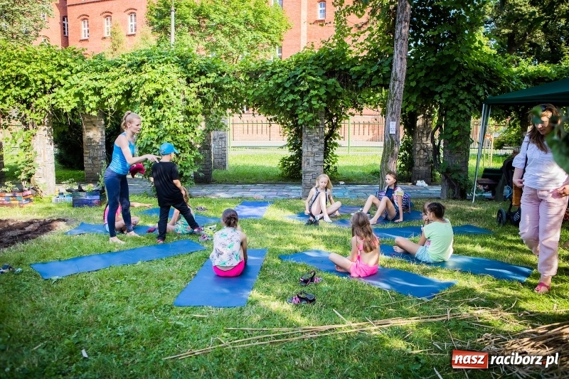 Zdjęcie w galerii na portalu naszraciborz.pl: Piknik inaugurujący założenie ogródka społecznego w parku jordanowskim wiadomości z regionu