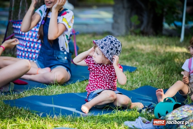 Zdjęcie w galerii na portalu naszraciborz.pl: Piknik inaugurujący założenie ogródka społecznego w parku jordanowskim wiadomości z regionu
