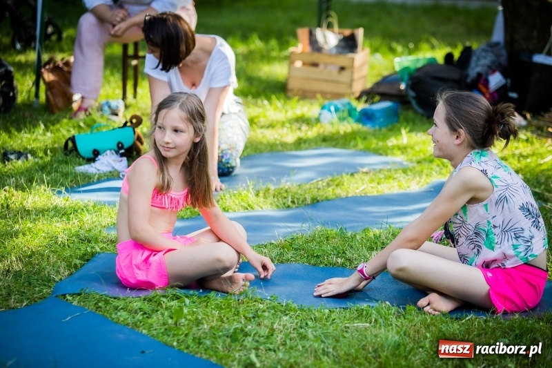 Zdjęcie w galerii na portalu naszraciborz.pl: Piknik inaugurujący założenie ogródka społecznego w parku jordanowskim wiadomości z regionu