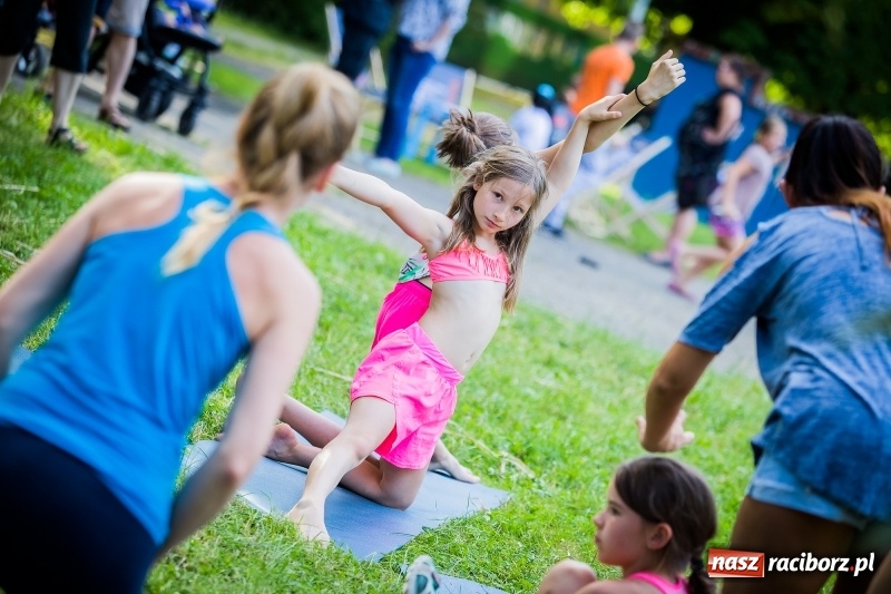 Zdjęcie w galerii na portalu naszraciborz.pl: Piknik inaugurujący założenie ogródka społecznego w parku jordanowskim wiadomości z regionu