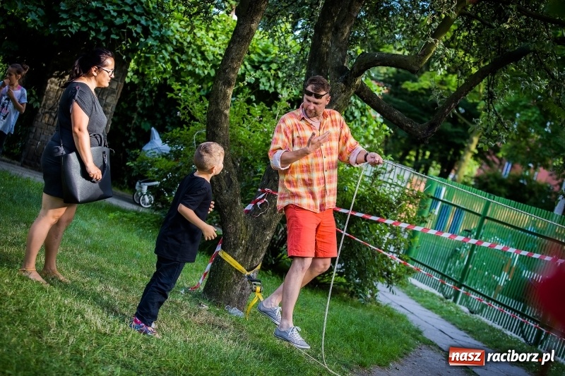 Zdjęcie w galerii na portalu naszraciborz.pl: Piknik inaugurujący założenie ogródka społecznego w parku jordanowskim wiadomości z regionu