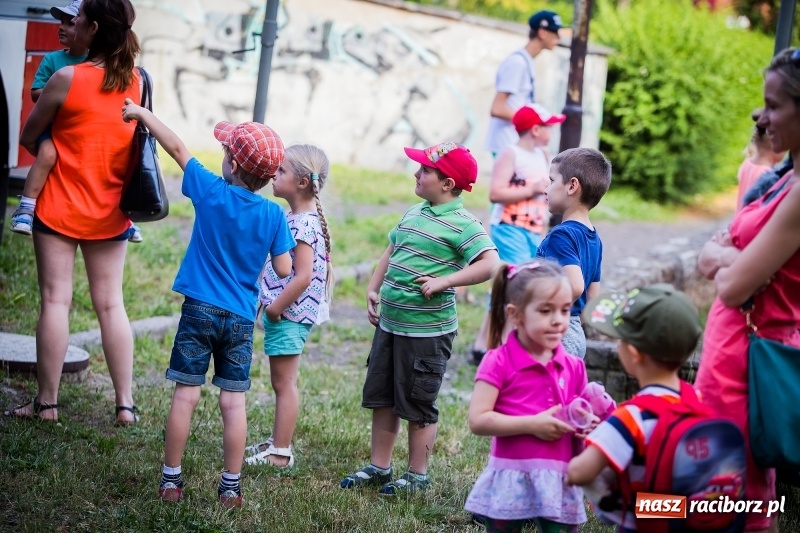 Zdjęcie w galerii na portalu naszraciborz.pl: Piknik inaugurujący założenie ogródka społecznego w parku jordanowskim wiadomości z regionu
