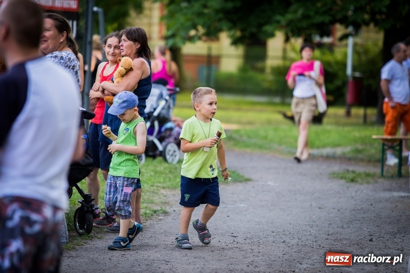 Zdjęcie w galerii na portalu naszraciborz.pl: Piknik inaugurujący założenie ogródka społecznego w parku jordanowskim wiadomości z regionu