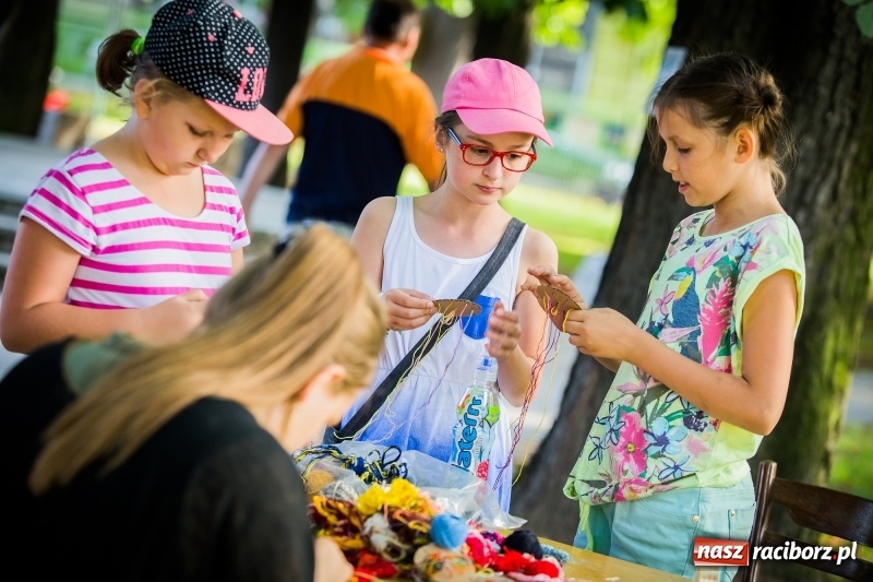 Zdjęcie w galerii na portalu naszraciborz.pl: Piknik inaugurujący założenie ogródka społecznego w parku jordanowskim wiadomości z regionu