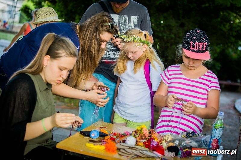 Zdjęcie w galerii na portalu naszraciborz.pl: Piknik inaugurujący założenie ogródka społecznego w parku jordanowskim wiadomości z regionu