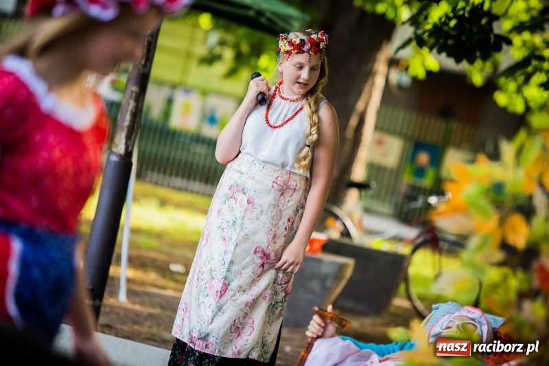 Zdjęcie w galerii na portalu naszraciborz.pl: Piknik inaugurujący założenie ogródka społecznego w parku jordanowskim wiadomości z regionu