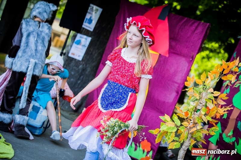 Zdjęcie w galerii na portalu naszraciborz.pl: Piknik inaugurujący założenie ogródka społecznego w parku jordanowskim wiadomości z regionu
