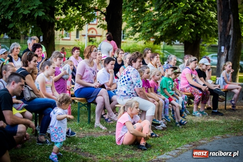 Zdjęcie w galerii na portalu naszraciborz.pl: Piknik inaugurujący założenie ogródka społecznego w parku jordanowskim wiadomości z regionu