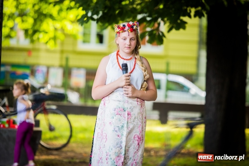 Zdjęcie w galerii na portalu naszraciborz.pl: Piknik inaugurujący założenie ogródka społecznego w parku jordanowskim wiadomości z regionu