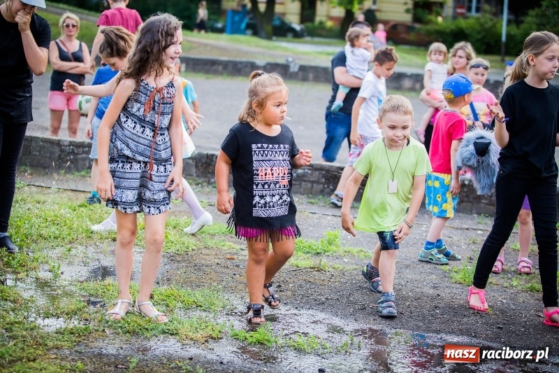 Zdjęcie w galerii na portalu naszraciborz.pl: Piknik inaugurujący założenie ogródka społecznego w parku jordanowskim wiadomości z regionu