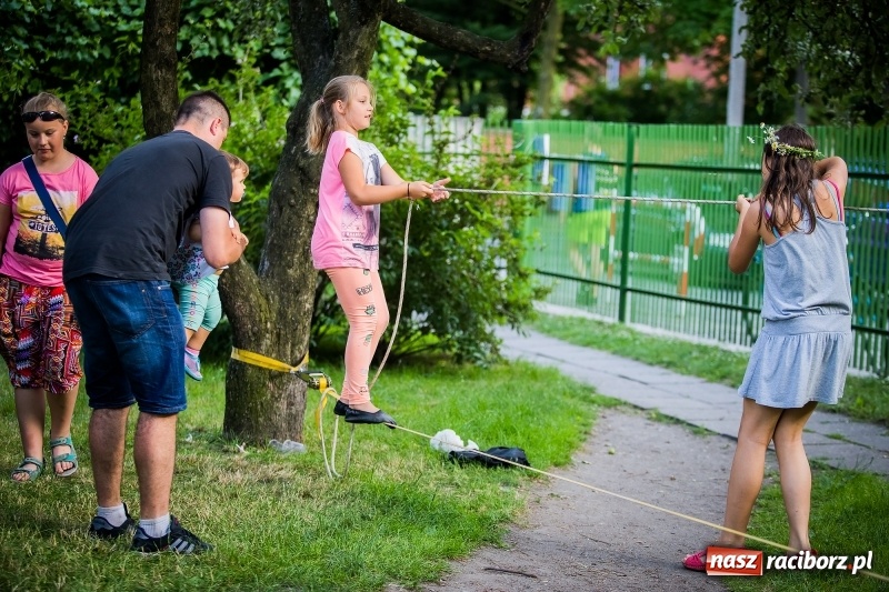 Zdjęcie w galerii na portalu naszraciborz.pl: Piknik inaugurujący założenie ogródka społecznego w parku jordanowskim wiadomości z regionu