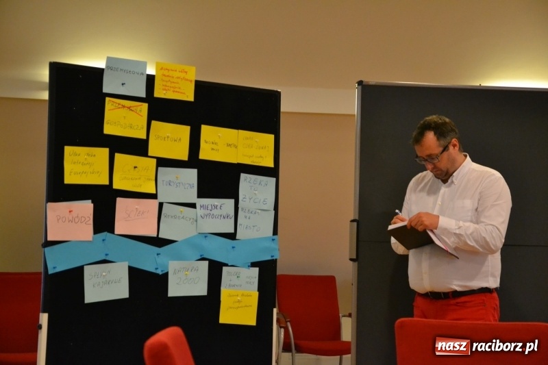 Zdjęcie w galerii na portalu naszraciborz.pl: Konferencja MIASTA IDEI – RACIBÓRZ. Na zamku dyskutowano o Odrze  wiadomości z regionu