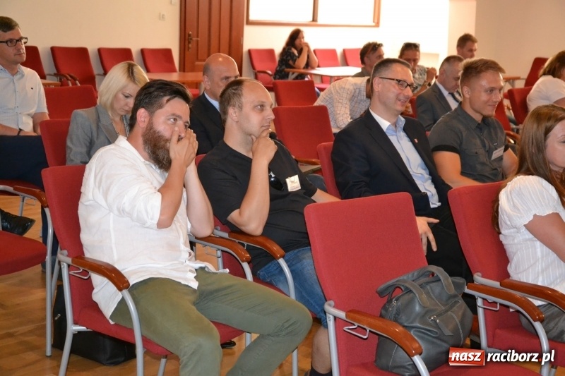 Zdjęcie w galerii na portalu naszraciborz.pl: Konferencja MIASTA IDEI – RACIBÓRZ. Na zamku dyskutowano o Odrze  wiadomości z regionu