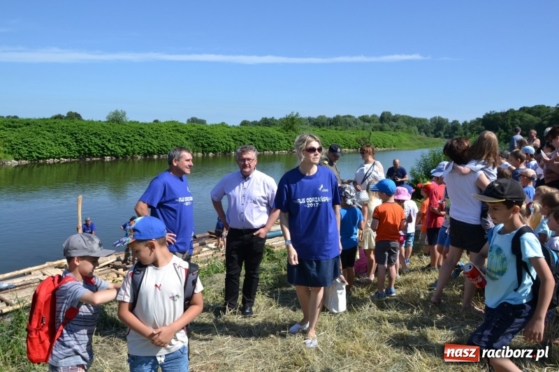 Zdjęcie w galerii na portalu naszraciborz.pl: Flisacy na Meandrach Odry w Chałupkach  wiadomości z regionu
