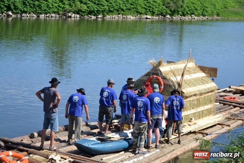 Zdjęcie w galerii na portalu naszraciborz.pl: Flisacy na Meandrach Odry w Chałupkach  wiadomości z regionu