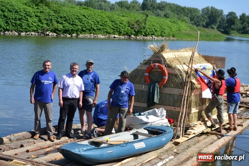 Zdjęcie w galerii na portalu naszraciborz.pl: Flisacy na Meandrach Odry w Chałupkach  wiadomości z regionu