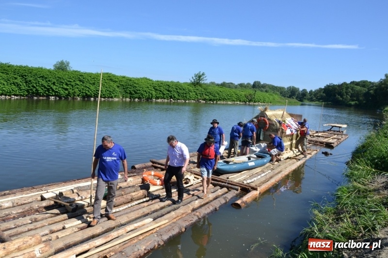 Zdjęcie w galerii na portalu naszraciborz.pl: Flisacy na Meandrach Odry w Chałupkach  wiadomości z regionu