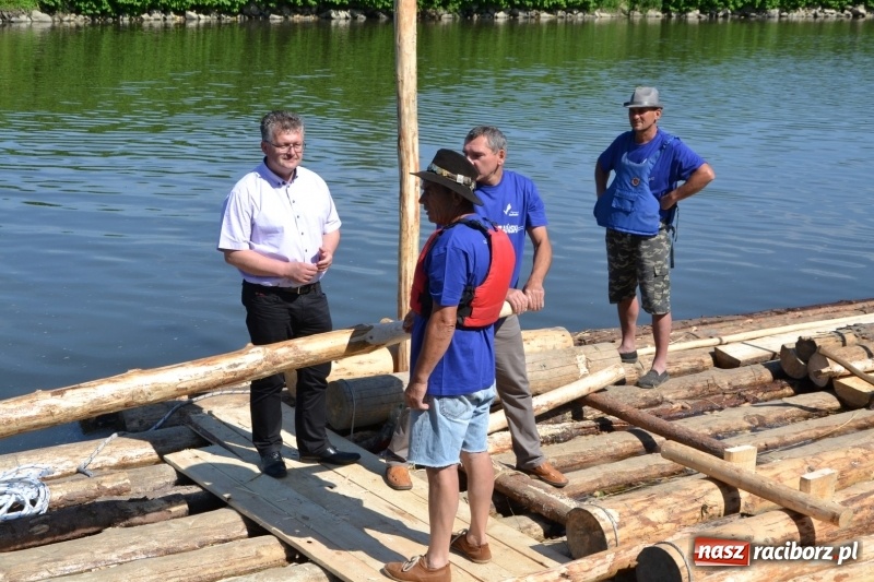 Zdjęcie w galerii na portalu naszraciborz.pl: Flisacy na Meandrach Odry w Chałupkach  wiadomości z regionu
