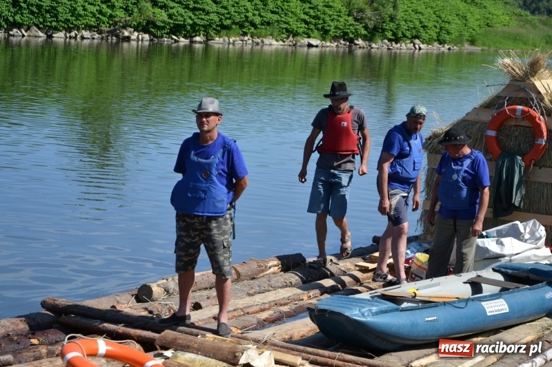 Zdjęcie w galerii na portalu naszraciborz.pl: Flisacy na Meandrach Odry w Chałupkach  wiadomości z regionu