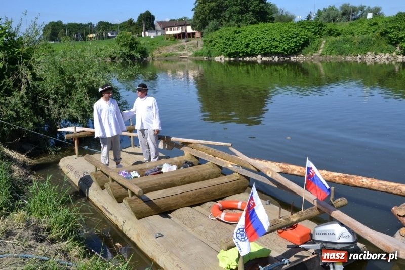 Zdjęcie w galerii na portalu naszraciborz.pl: Flisacy na Meandrach Odry w Chałupkach  wiadomości z regionu