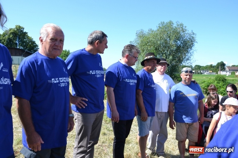 Zdjęcie w galerii na portalu naszraciborz.pl: Flisacy na Meandrach Odry w Chałupkach  wiadomości z regionu