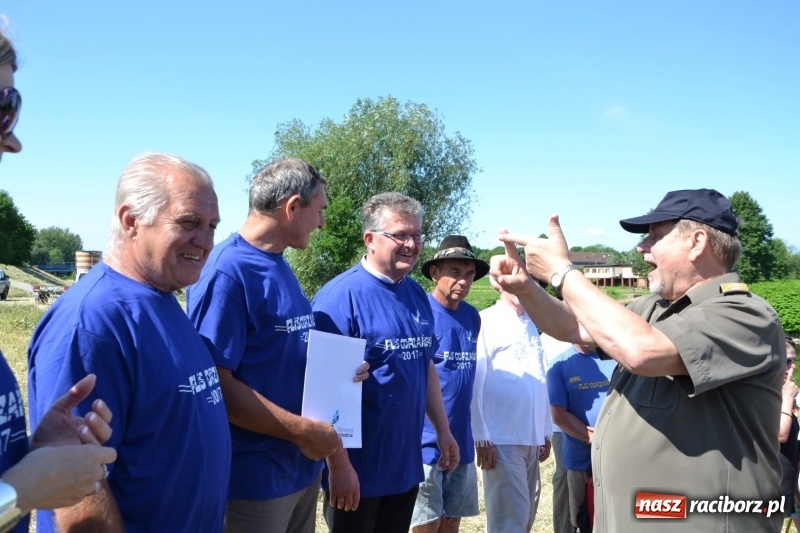 Zdjęcie w galerii na portalu naszraciborz.pl: Flisacy na Meandrach Odry w Chałupkach  wiadomości z regionu