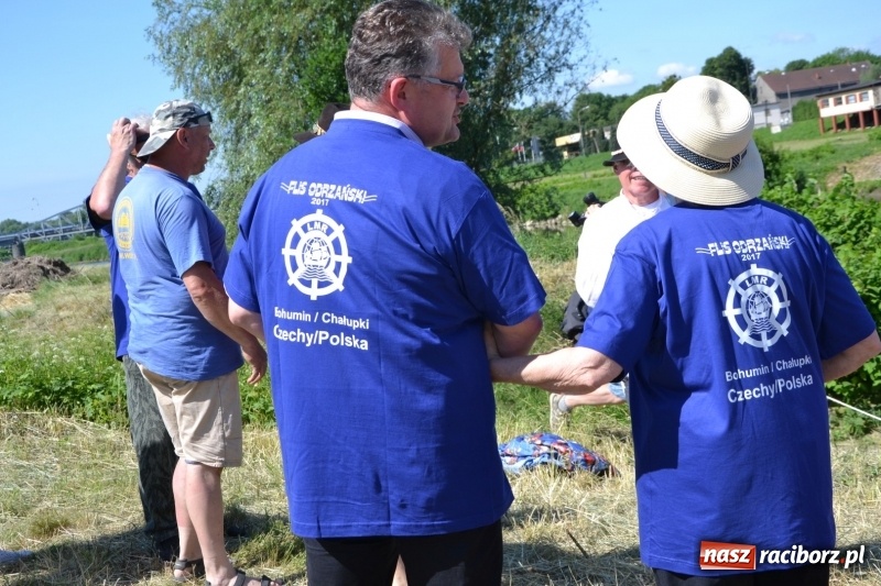 Zdjęcie w galerii na portalu naszraciborz.pl: Flisacy na Meandrach Odry w Chałupkach  wiadomości z regionu
