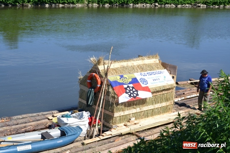 Zdjęcie w galerii na portalu naszraciborz.pl: Flisacy na Meandrach Odry w Chałupkach  wiadomości z regionu
