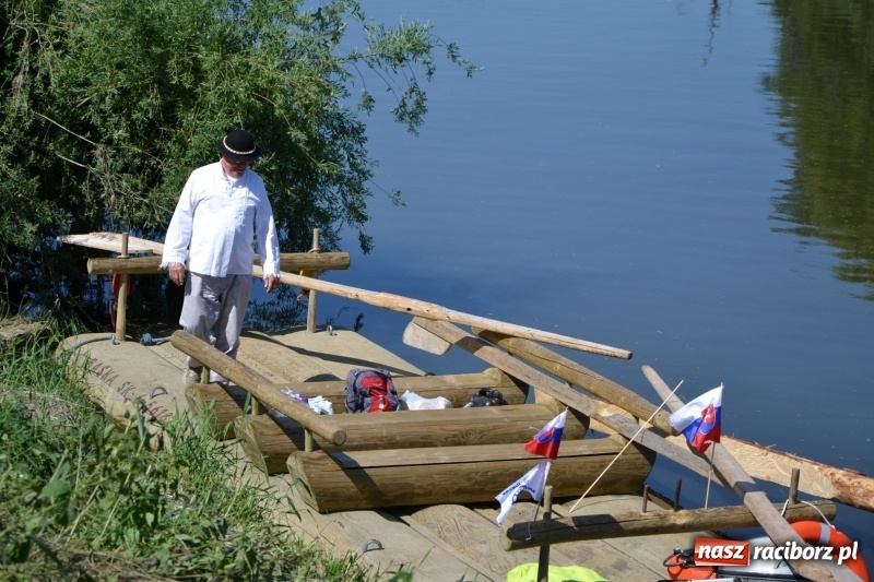Zdjęcie w galerii na portalu naszraciborz.pl: Flisacy na Meandrach Odry w Chałupkach  wiadomości z regionu