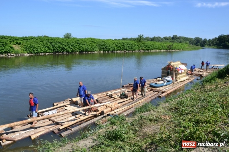 Zdjęcie w galerii na portalu naszraciborz.pl: Flisacy na Meandrach Odry w Chałupkach  wiadomości z regionu