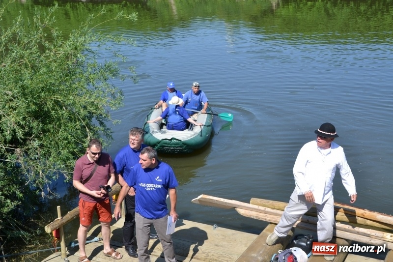 Zdjęcie w galerii na portalu naszraciborz.pl: Flisacy na Meandrach Odry w Chałupkach  wiadomości z regionu