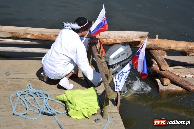 Zdjęcie w galerii na portalu naszraciborz.pl: Flisacy na Meandrach Odry w Chałupkach  wiadomości z regionu