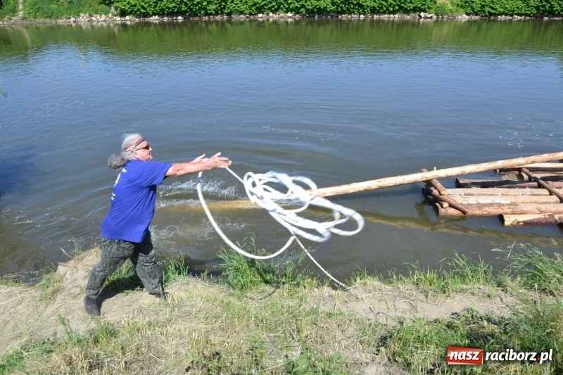 Zdjęcie w galerii na portalu naszraciborz.pl: Flisacy na Meandrach Odry w Chałupkach  wiadomości z regionu
