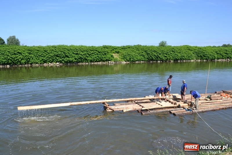 Zdjęcie w galerii na portalu naszraciborz.pl: Flisacy na Meandrach Odry w Chałupkach  wiadomości z regionu