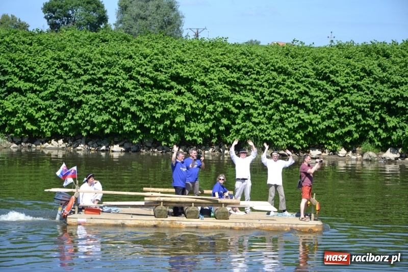 Zdjęcie w galerii na portalu naszraciborz.pl: Flisacy na Meandrach Odry w Chałupkach  wiadomości z regionu