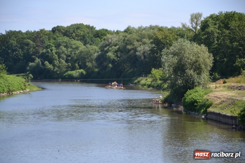 Zdjęcie w galerii na portalu naszraciborz.pl: Flisacy na Meandrach Odry w Chałupkach  wiadomości z regionu