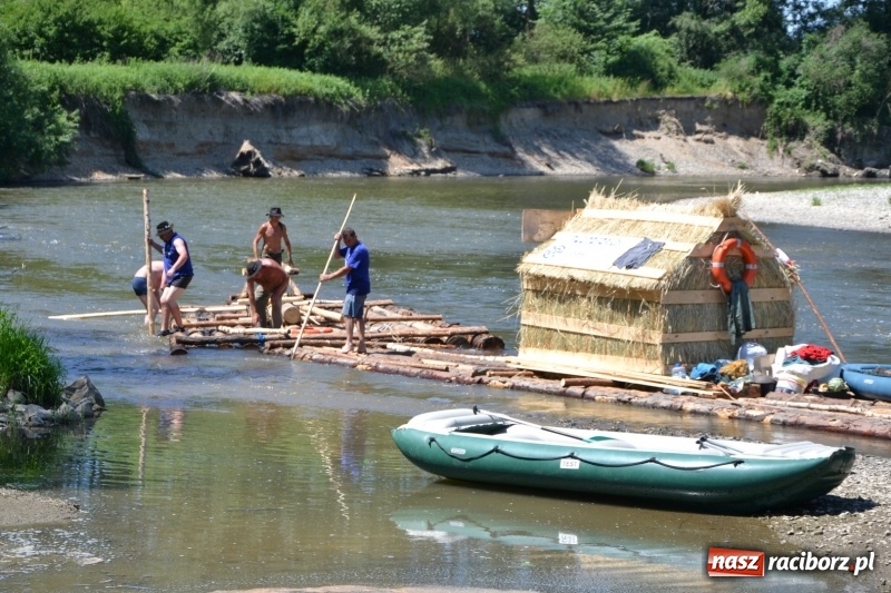 Zdjęcie w galerii na portalu naszraciborz.pl: Flisacy na Meandrach Odry w Chałupkach  wiadomości z regionu